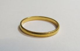 22ct gold band - ring size U/V - total weight 2.7g