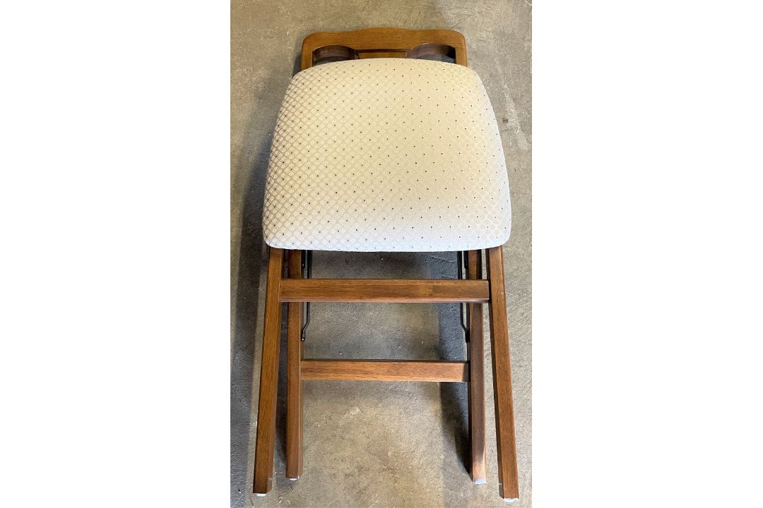 2 sets of 4 (8 in total) Stakmore folding dining chairs - Image 3 of 3