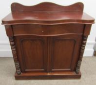 Serpentine front Victorian chiffonier - approx. 92cm x 41cm x 94cm