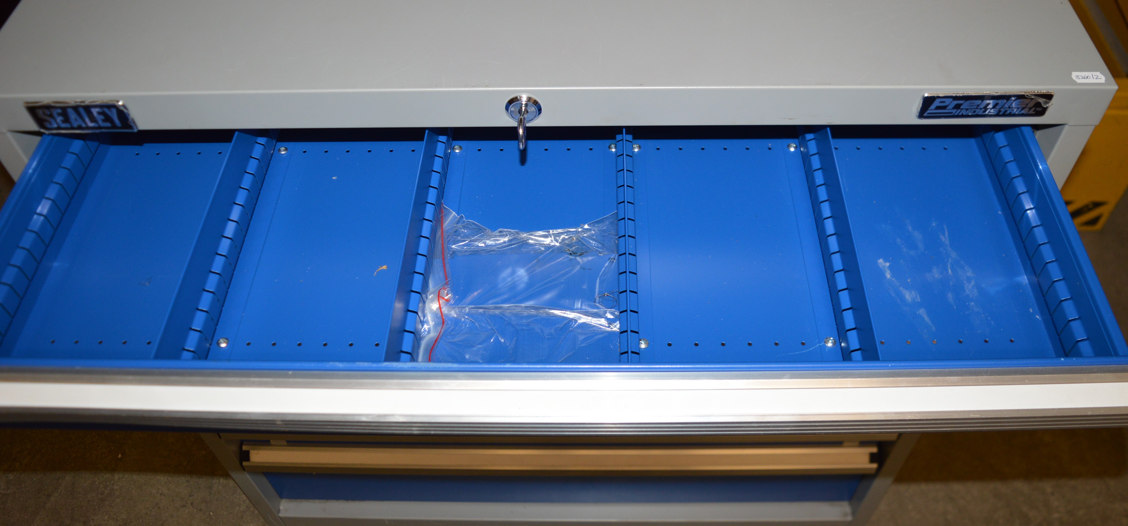 Sealey API9007 Premiere Industrial 7 drawer tool cabinet with key - 90cm w x 45cm d x 90cm h - Image 3 of 3