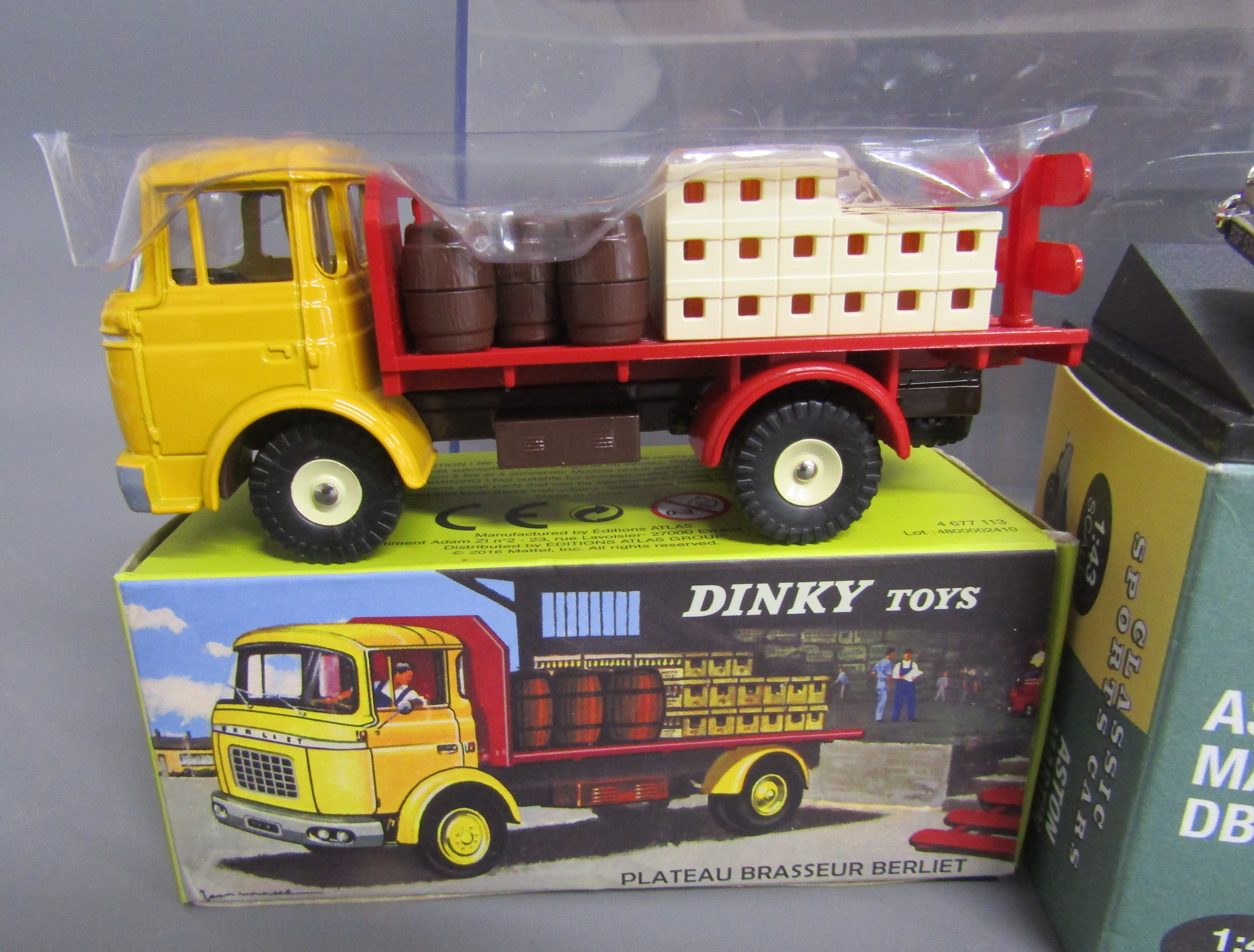 Boxed diecast cars - Dinky Autocar Isobloc 29E, rewery Flat bed Truck 588, Philips Citroen 587, - Image 2 of 6