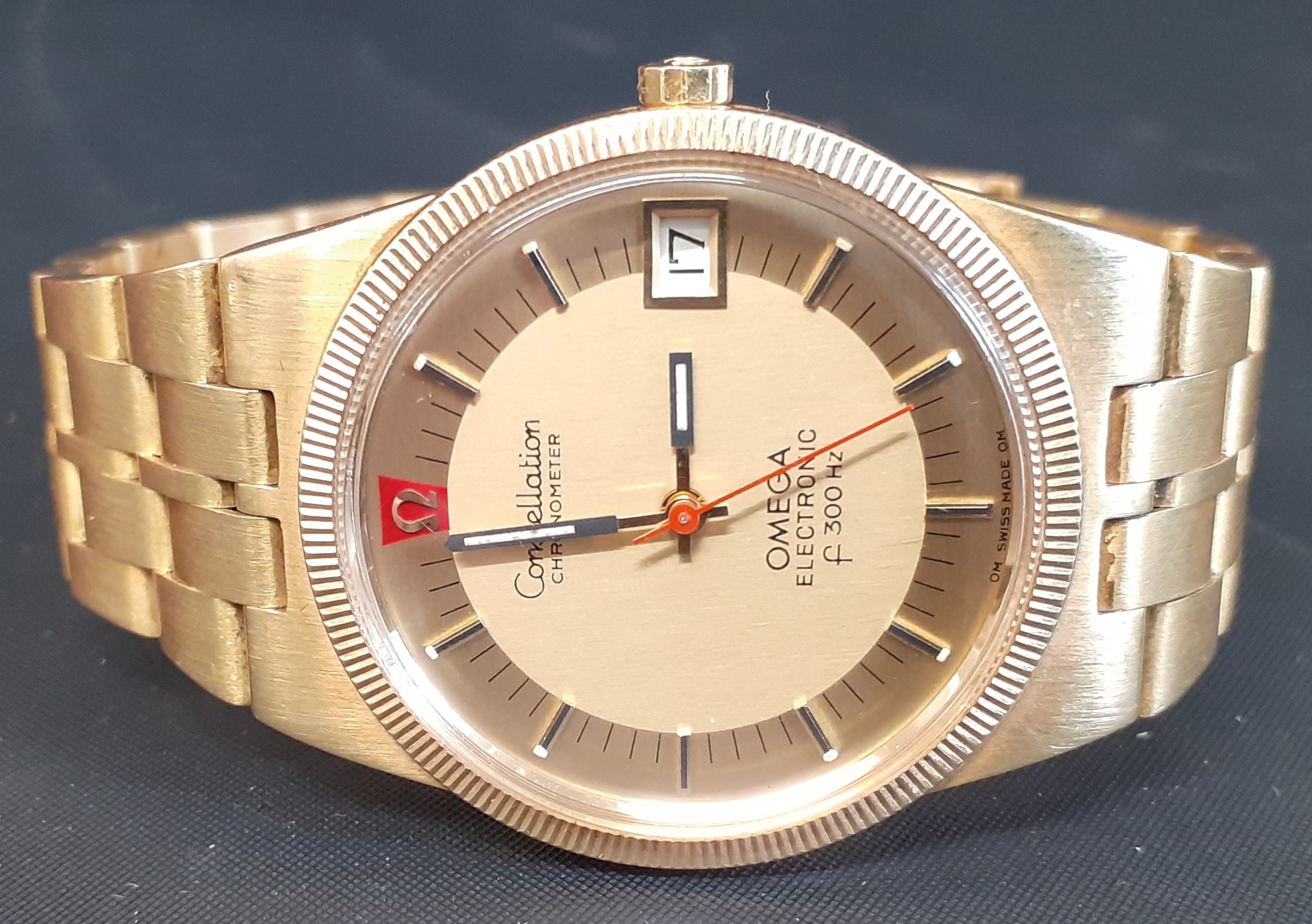 Gents 18ct gold Omega Constellation Electronic wristwatch with box & papers. Serial number