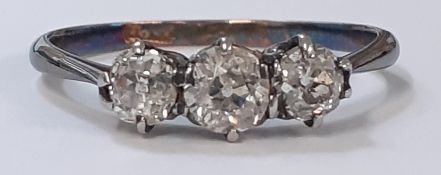 18ct gold three stone diamond ring, approx. 0.48ct - ring size Q -  1.8g