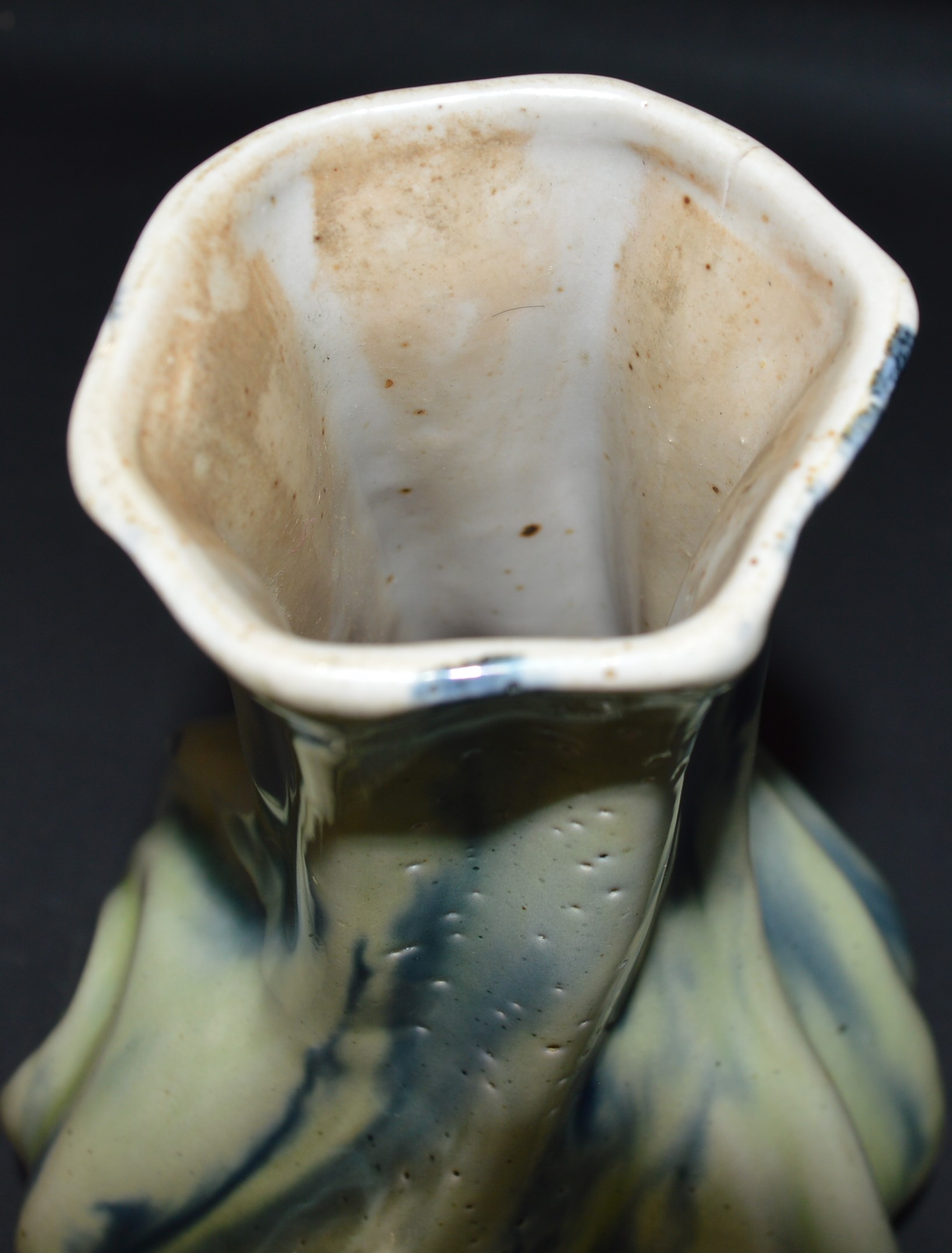 Abstract ceramic vase - Image 4 of 5