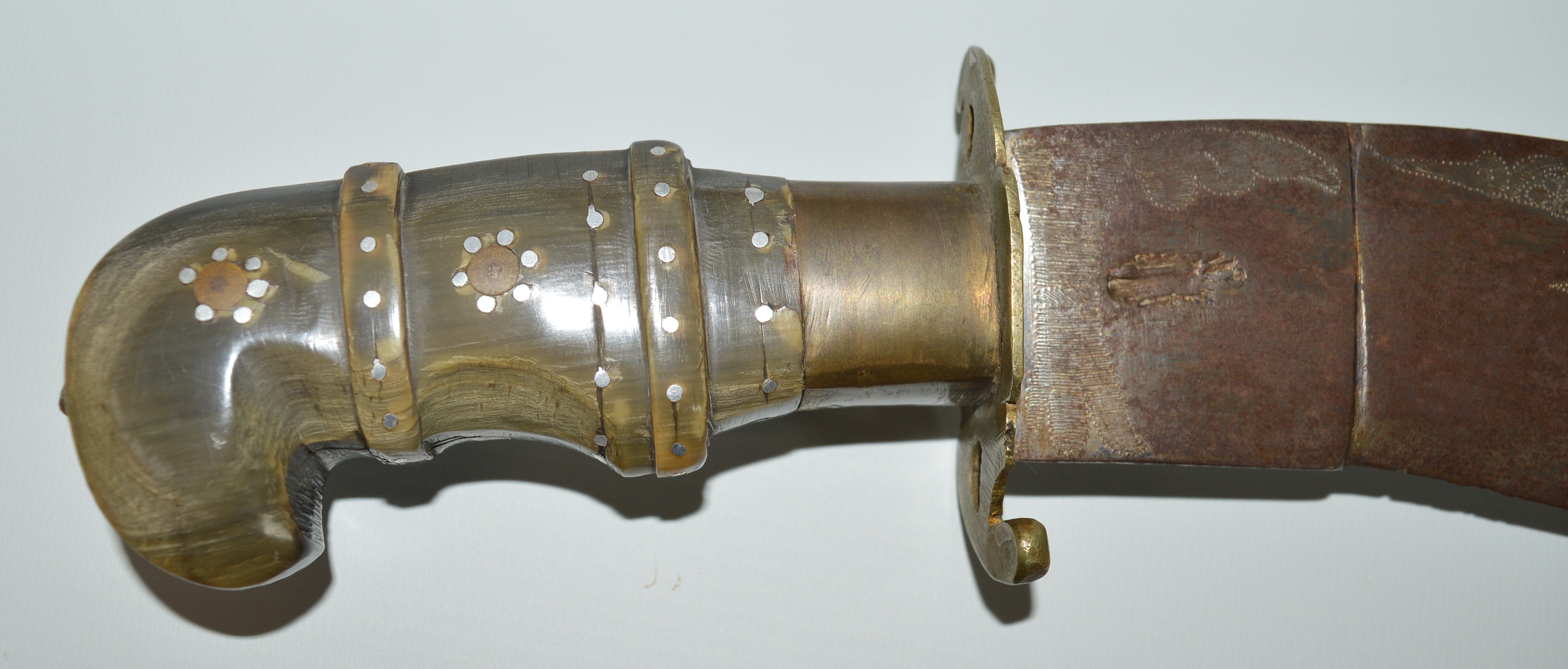 Vintage Indian variation of a Nepalese / Gurkhas Kukri knife. The knife having a recurved ' Yataghan - Image 3 of 4