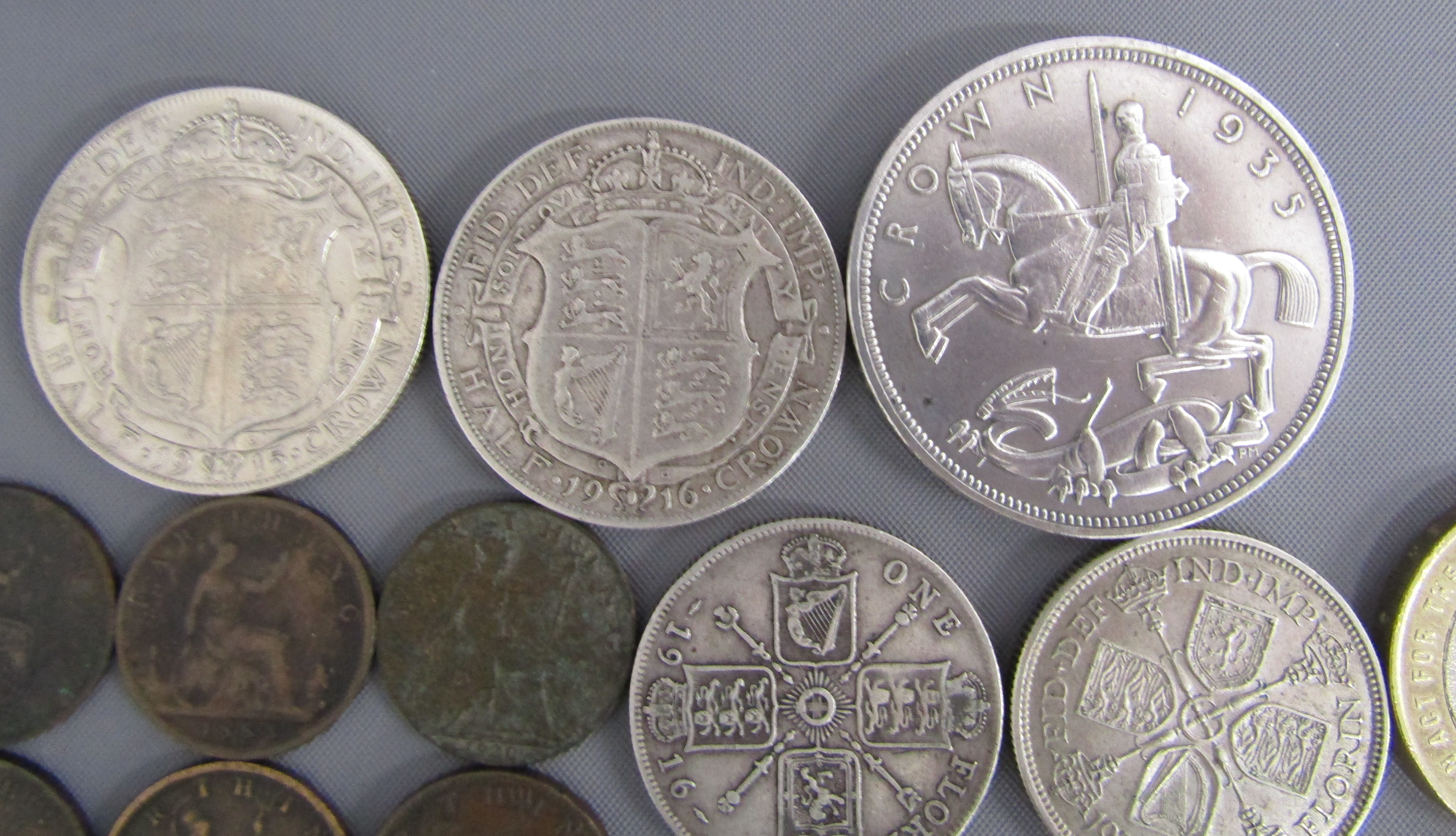 Collection of coins includes 7 Victoria bun head farthings 1860, 75, 78, 80, 84, veiled head - Image 8 of 8
