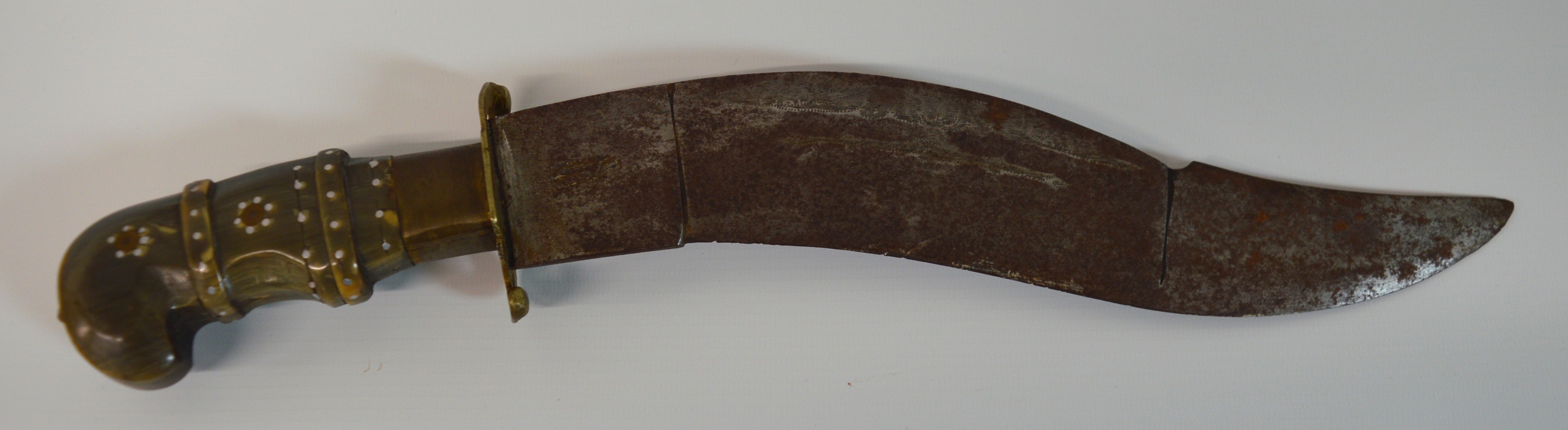 Vintage Indian variation of a Nepalese / Gurkhas Kukri knife. The knife having a recurved ' Yataghan - Image 2 of 4
