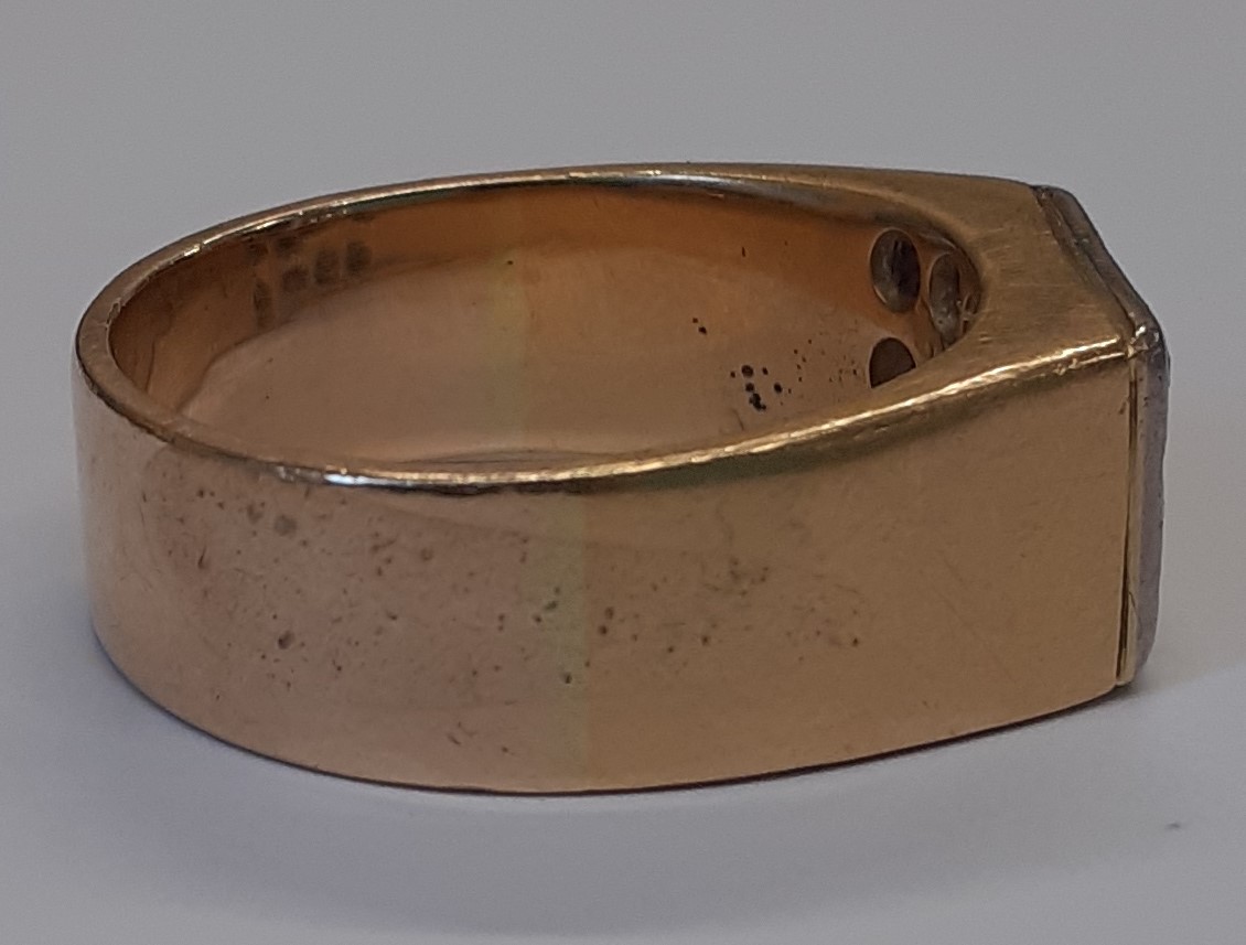 Gents gold ring (tests as between 9 - 14ct) set with 12 diamonds, approx. 0.45ct - ring size 2 - - Image 3 of 4