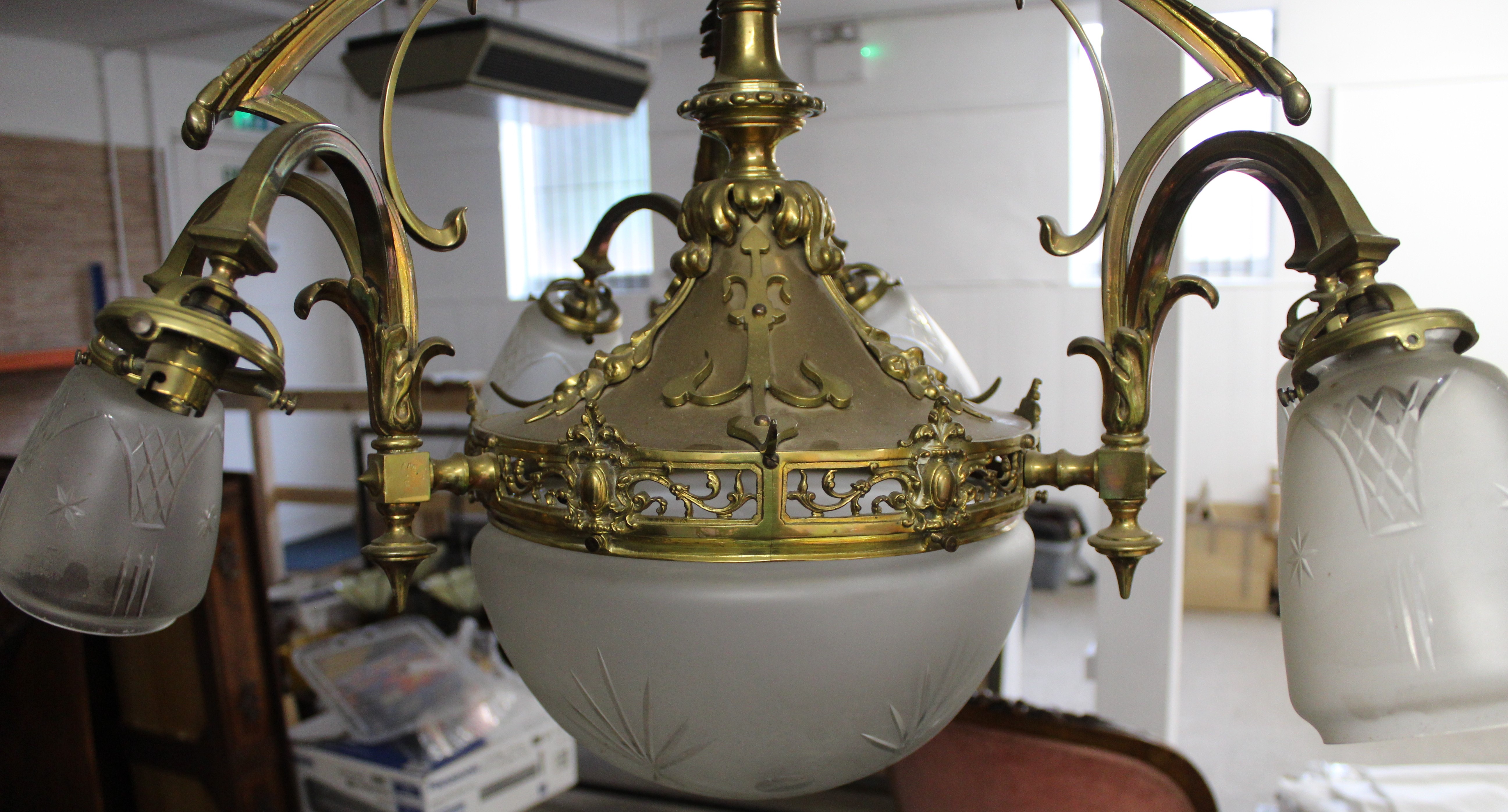 Large ornate brass ceiling light and shades, one shade broken. - Image 5 of 6
