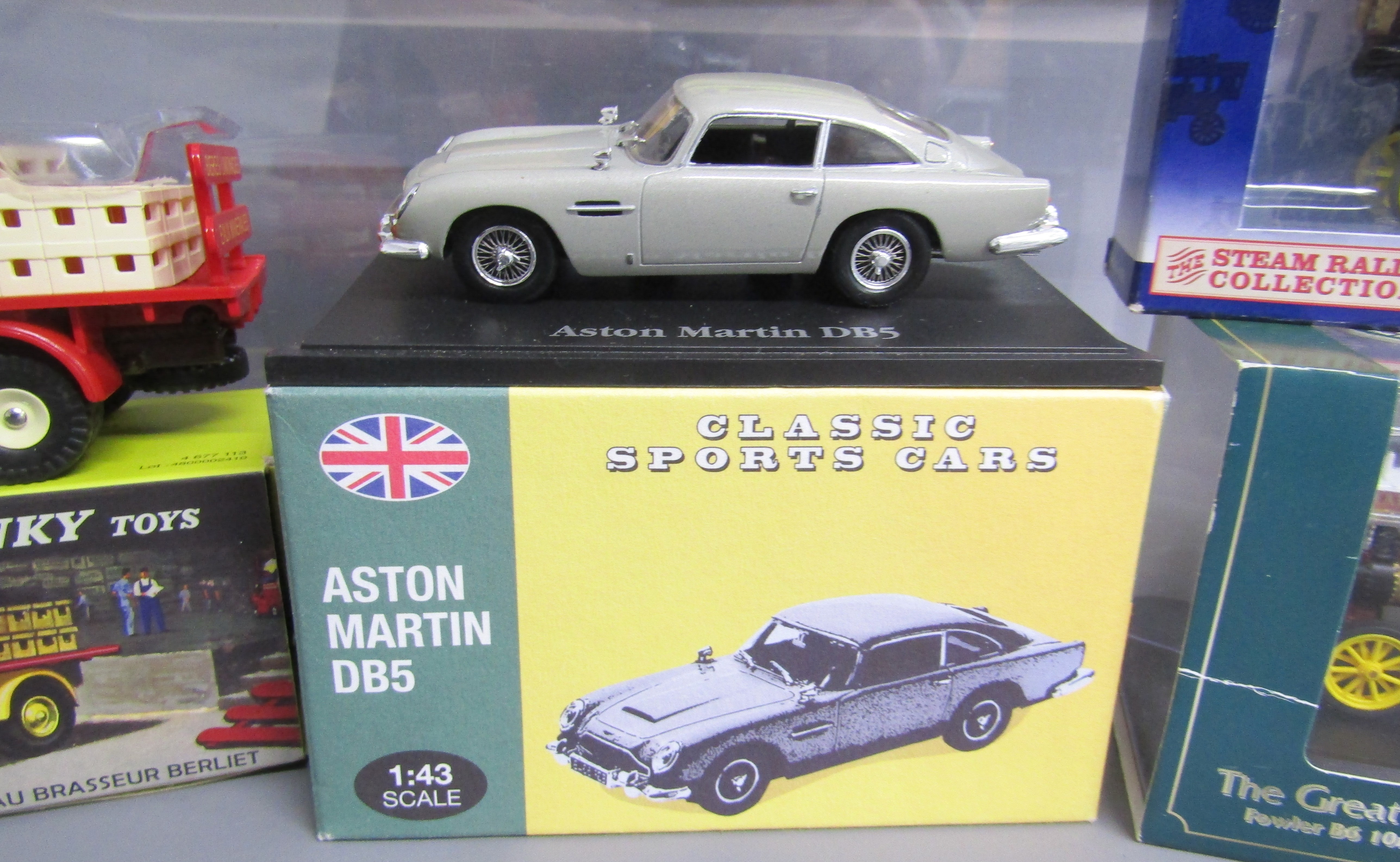 Boxed diecast cars - Dinky Autocar Isobloc 29E, rewery Flat bed Truck 588, Philips Citroen 587, - Image 3 of 6