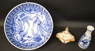 19th century Japanese Arita bowl 25cm dia (chip to rim), 20th century blue & white vase & small