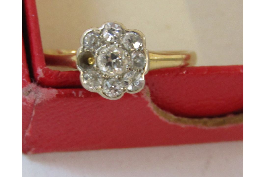 Tested as 18ct gold diamond daisy ring (missing 1 diamond) - ring size M -  1.76g - Image 2 of 4