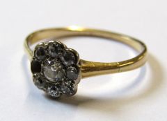 Tested as 18ct gold diamond daisy ring (missing 1 diamond) - ring size M -  1.76g