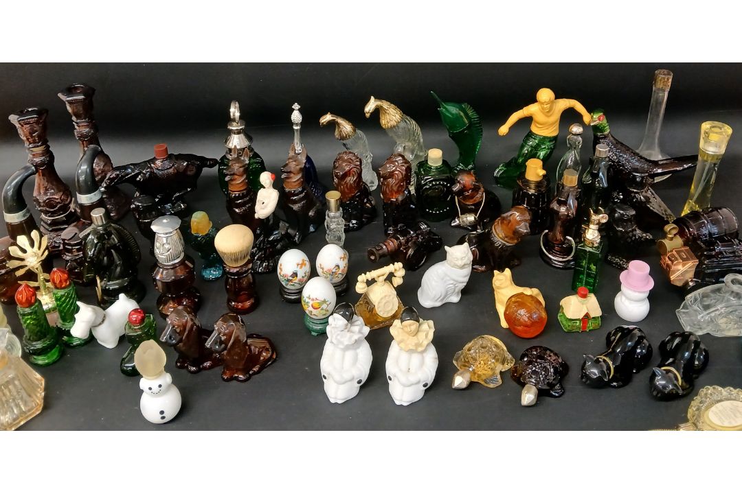 Large collection of Avon novelty perfume bottles and other pieces of Avon ware (3 boxes) - Image 2 of 3