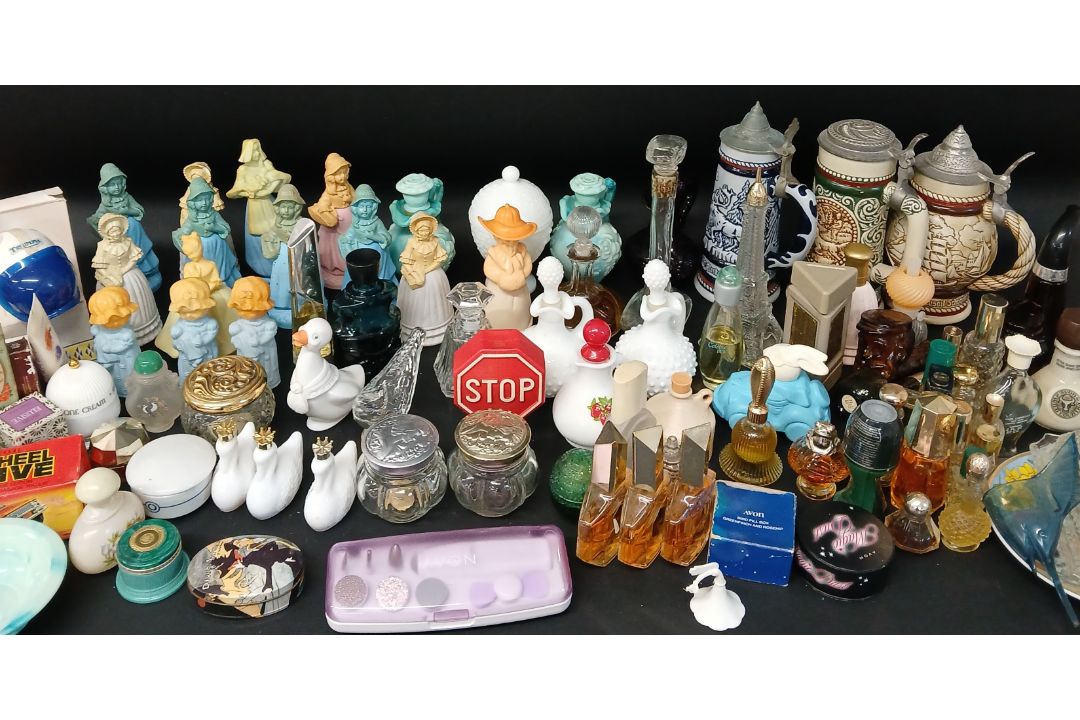 Large collection of Avon novelty perfume bottles and other pieces of Avon ware (3 boxes) - Image 3 of 3