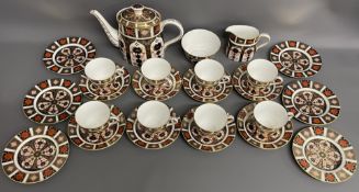 Royal Crown Derby Imari pattern 1128 tea service comprising teapot (approx. 18cm high), sugar