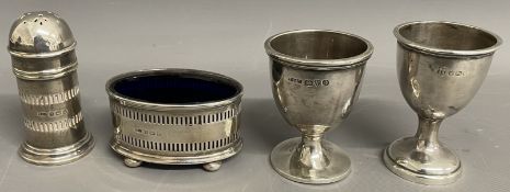 Silver salt with blue glass liner with matching pepper pot & 2 silver egg cups. Total weight without