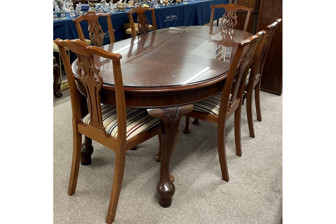 Early 20th century wind out dining table L 212cm W 107cm with a glass top & 6 matching Chippendale - Image 1 of 4