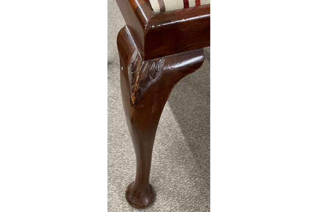 Early 20th century wind out dining table L 212cm W 107cm with a glass top & 6 matching Chippendale - Image 4 of 4
