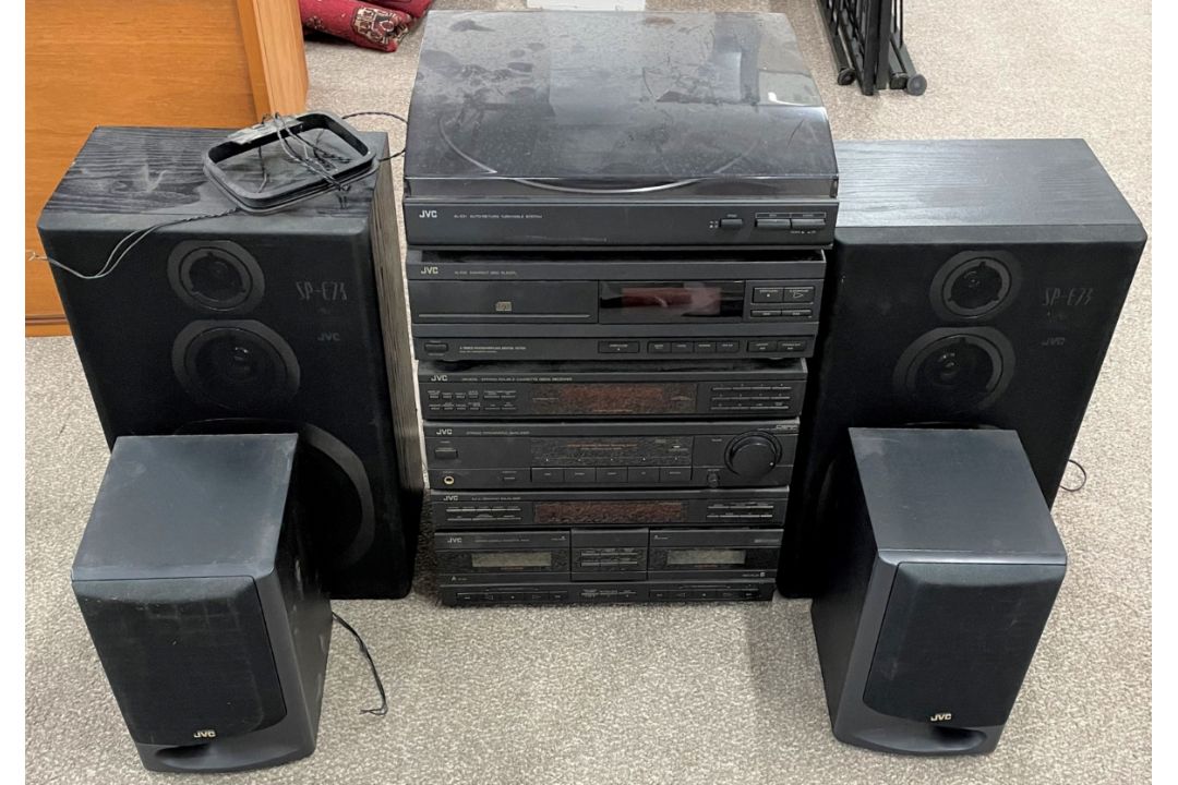 JVC stack HiFi system comprising a AL-E31 turntable, KL-E34 CD player, graphics equalizer,  DR- - Image 1 of 3