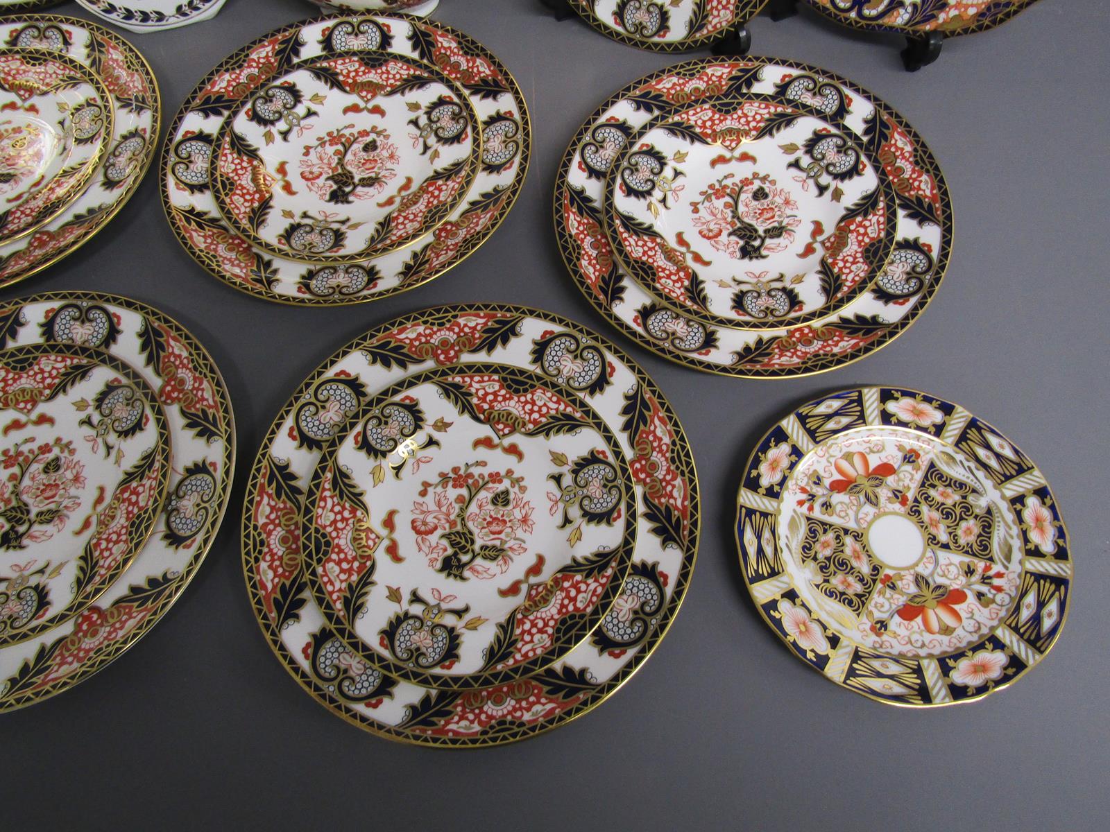Royal Crown Derby 'Derby Japan' A1336 - 6 x 22cm plate - 6 x 16cm plates - gravy dish and plate - - Image 3 of 6