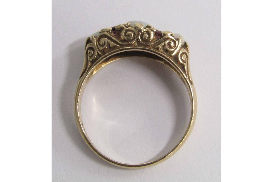 9ct gold opal and ruby ring - ring size O/P - total weight 3.3g (slight damage to 2 opals) - Image 6 of 9