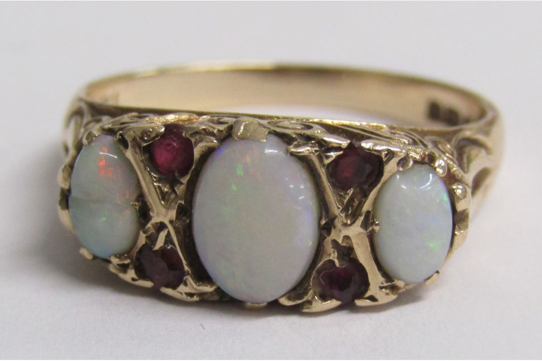 9ct gold opal and ruby ring - ring size O/P - total weight 3.3g (slight damage to 2 opals) - Image 5 of 9