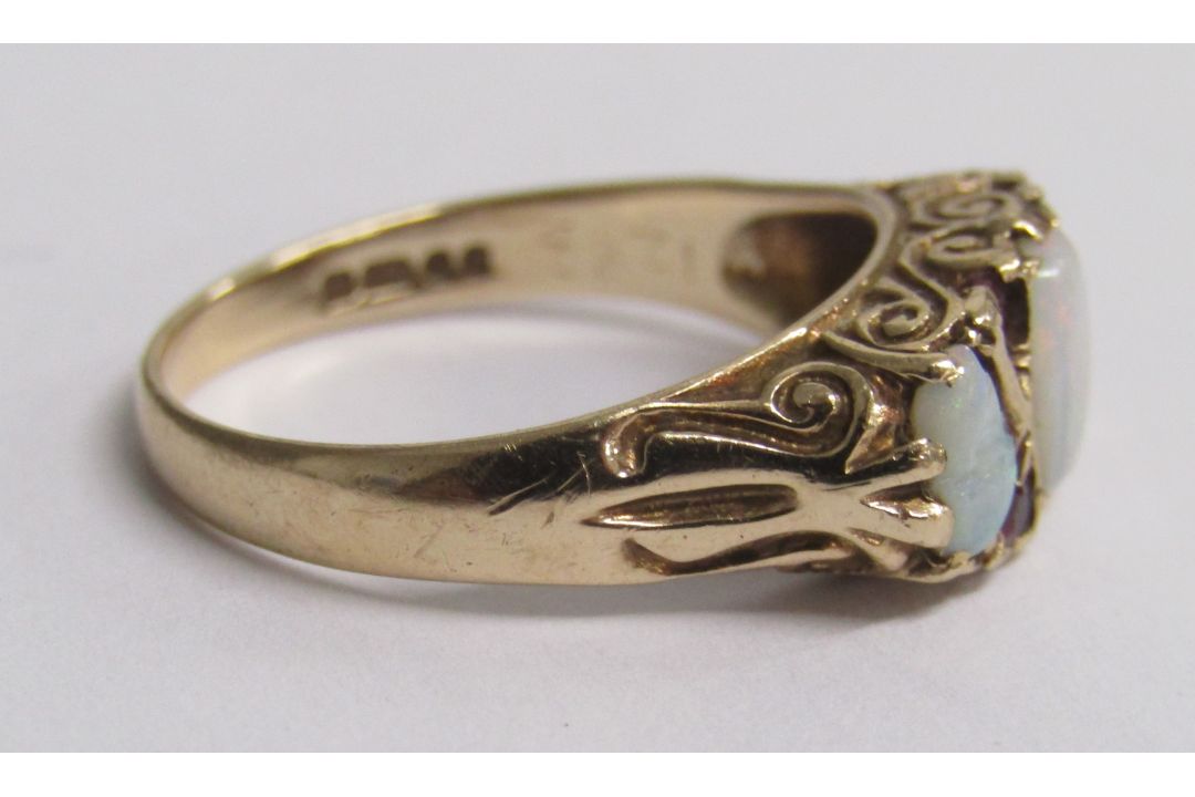 9ct gold opal and ruby ring - ring size O/P - total weight 3.3g (slight damage to 2 opals) - Image 4 of 9