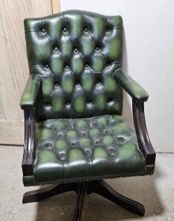 Auctioneers Stores Clearance & Country House Antiques; Lalique, Scale Model Buses, Militaria, Vintage Electronics, Paintings, Furniture, etc