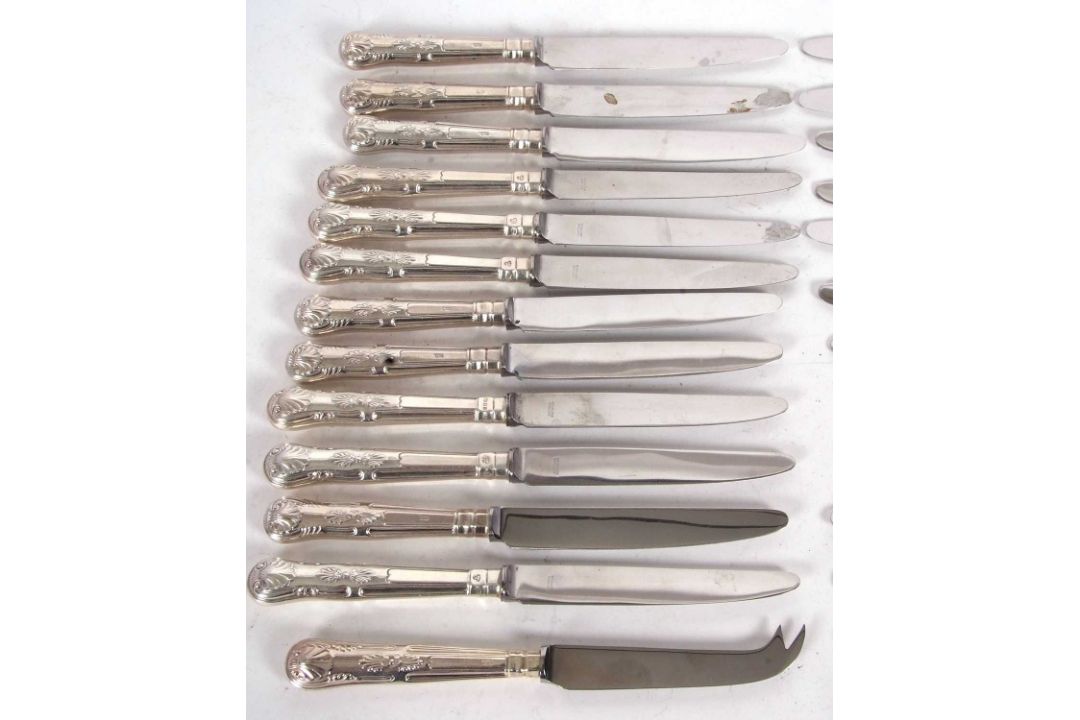 Twelve silver handled Kings pattern table knives, twelve silver handled dessert knives together with - Image 3 of 4
