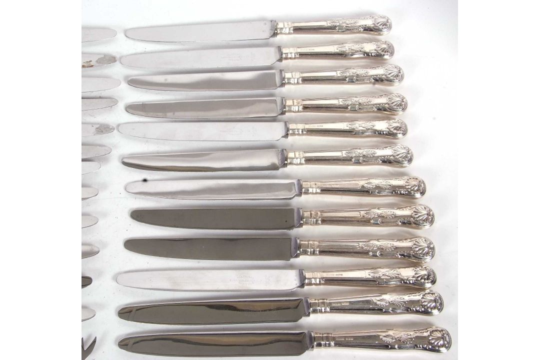 Twelve silver handled Kings pattern table knives, twelve silver handled dessert knives together with - Image 4 of 4