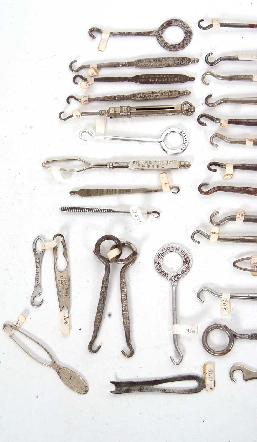 Quantity of steel advertising button hooks to include a Bishop & Son of Diss, T Calver, 10 St - Image 4 of 4