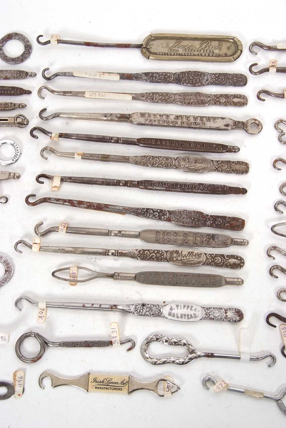 Quantity of steel advertising button hooks to include a Bishop & Son of Diss, T Calver, 10 St - Image 3 of 4