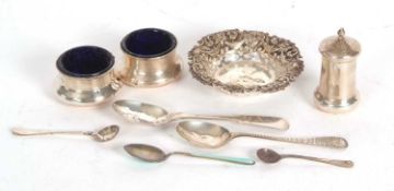 Mixed Lot: An Edwardian three piece condiment set to include two open salts with blue glass liners