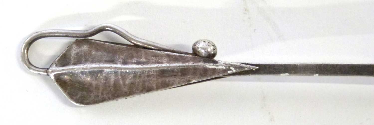 An Art Nouveau (silver) white metal spoon with planished finish to bowl and decorative leaf - Image 2 of 3