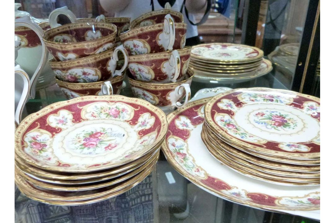 A Royal Albert tea set in the Lady Hamilton pattern comprising teapot, milk jug, sucrier and - Image 3 of 4