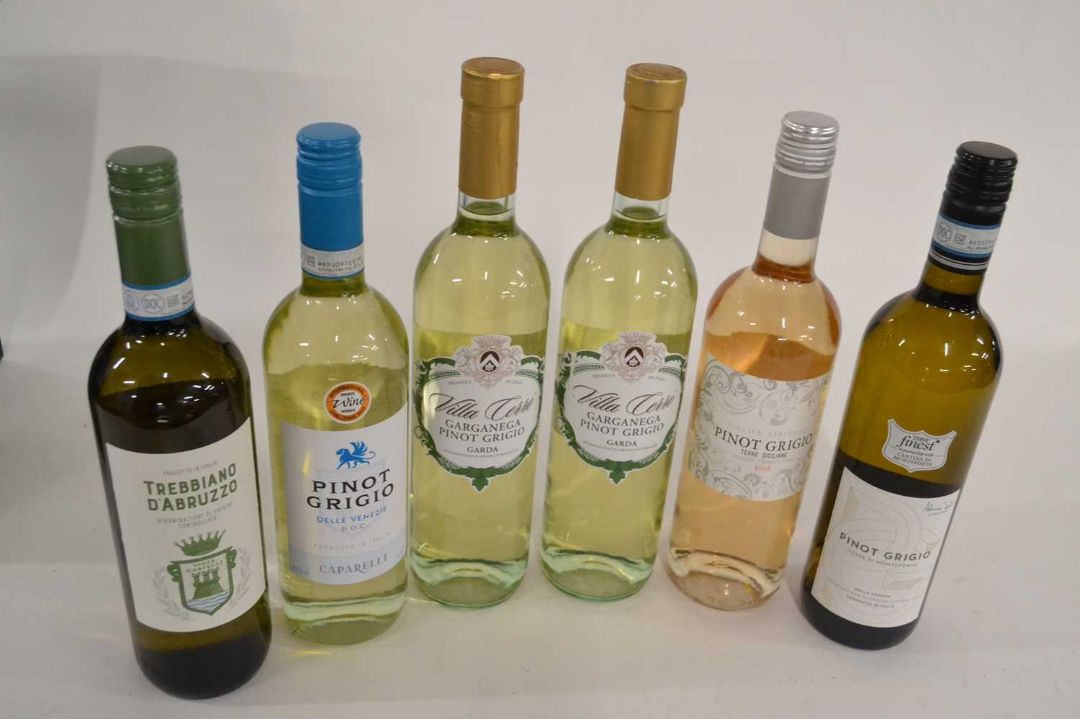 Pinot Grigio x 5 and one other wine, 6 bottles