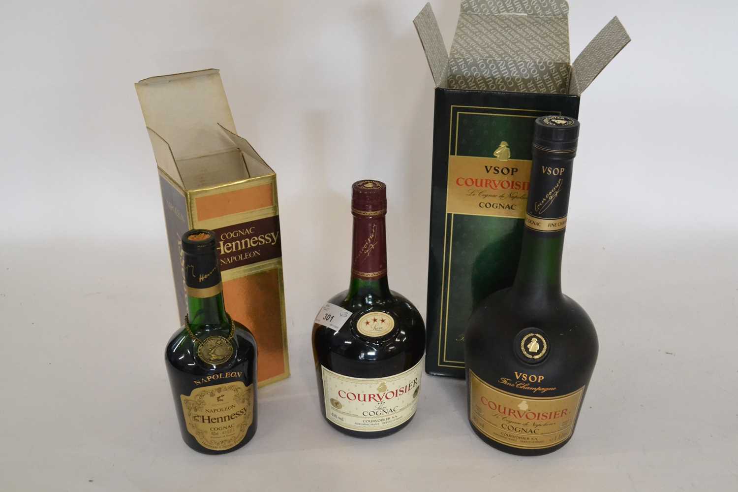 Courvoisier VSOP Cognac Fine Champagne 1 Litre in presentation box together with Cognac Hennessey - Image 2 of 2