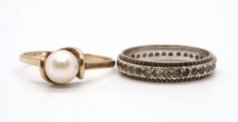 A 15ct cultured pearl ring, stamped 585 with London import mark, 1984, size R, 2.0g, together with a