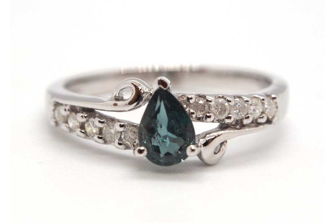 An 18ct white gold diamond and blue-green stone ring, the central blue-green pear shape stone set - Image 2 of 4