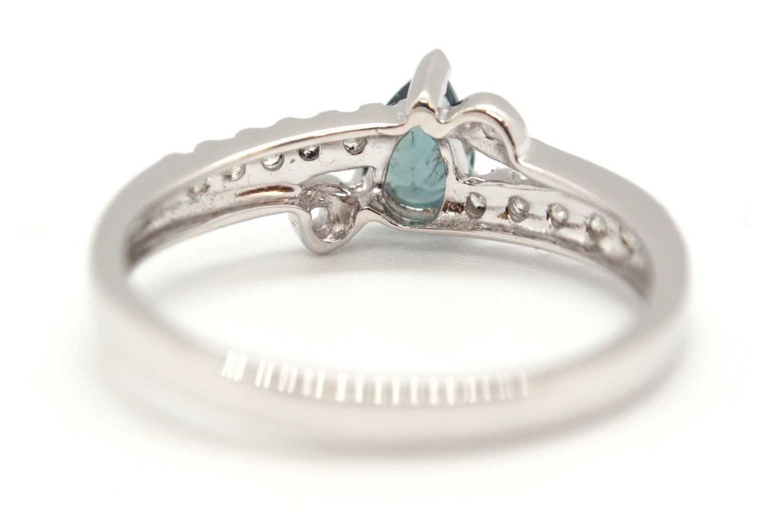 An 18ct white gold diamond and blue-green stone ring, the central blue-green pear shape stone set - Image 3 of 4
