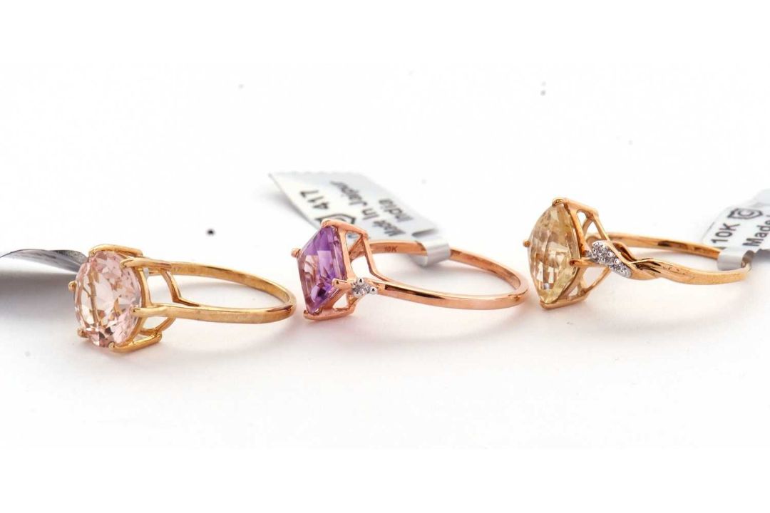 Three 9ct gemset rings: to include a 9ct single stone hexagonal morganite, with plain band - Image 3 of 3