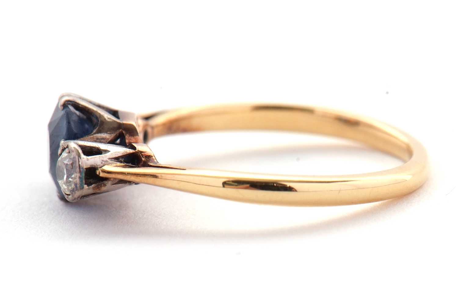 A sapphire and diamond ring, the central pale blue sapphire set to either side with an illusion - Image 2 of 6