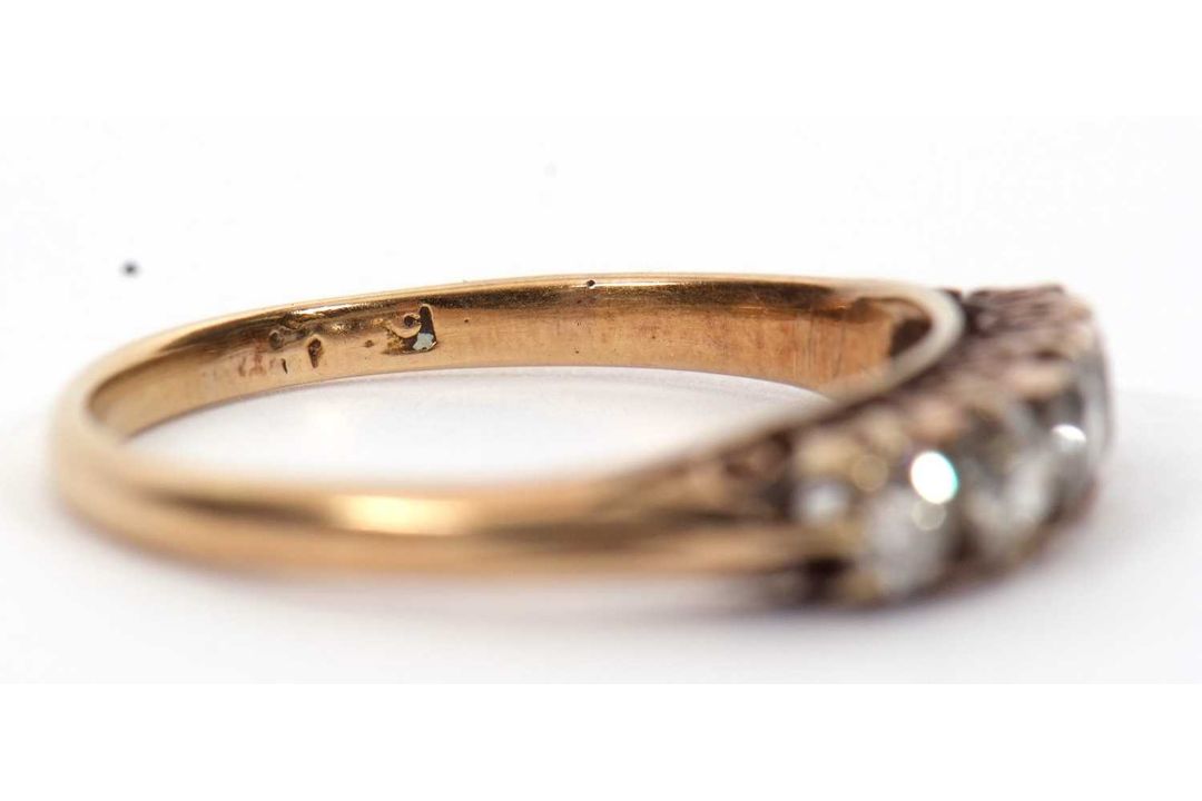 A five stone diamond ring, the five graudated old mine cut diamonds, total estimated approx. 1. - Image 4 of 6