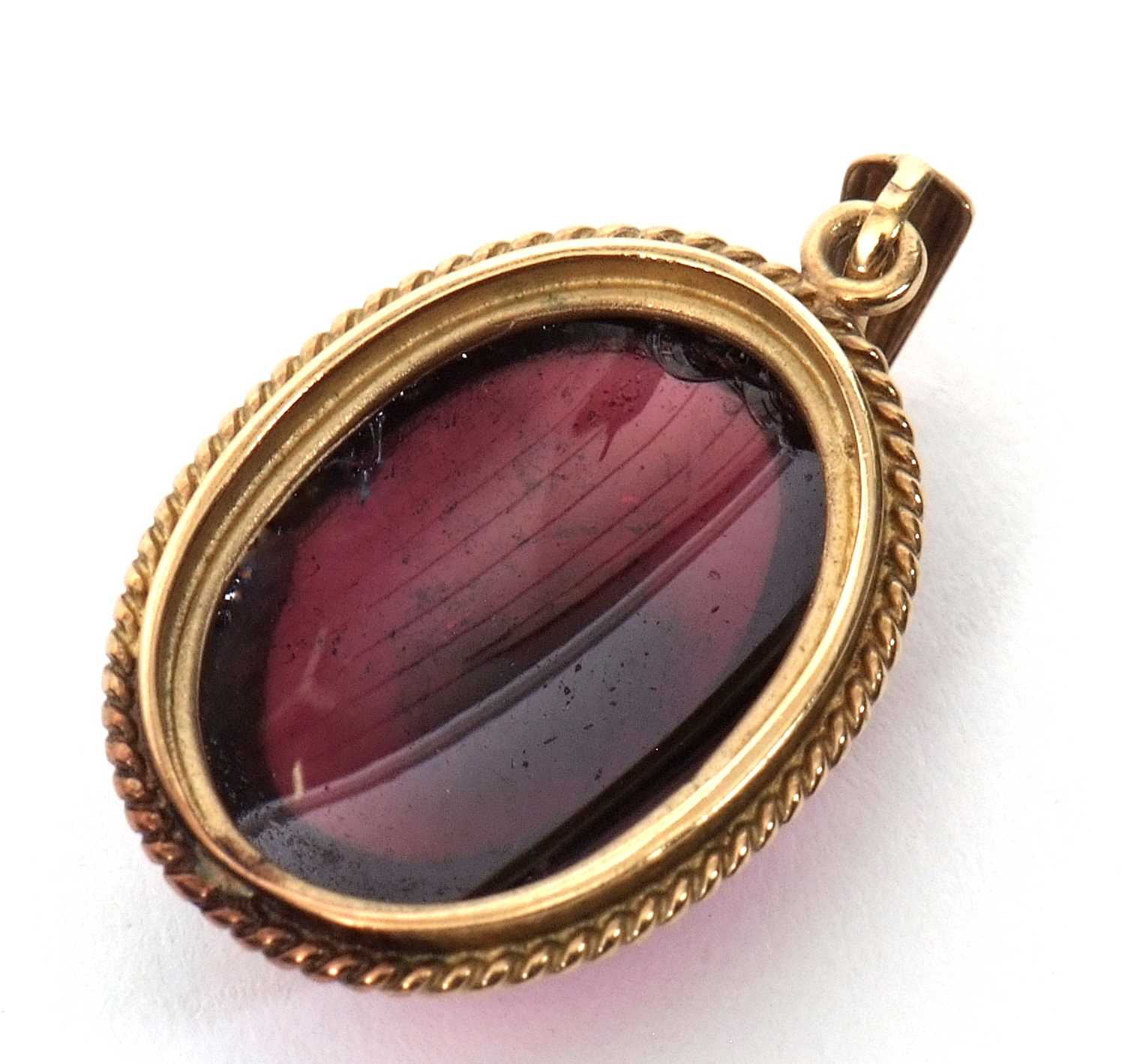 A garnet pendant, the oval garnet cabochon in collet mount with rope twist border and tapered - Image 4 of 4
