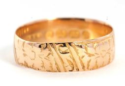 A late Victorian 18ct gold ring, with chased floral decoration, 6mm wide, hallmarked Birmingham