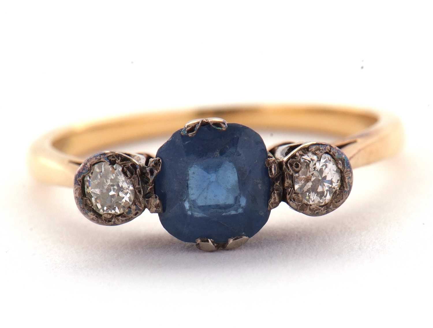 A sapphire and diamond ring, the central pale blue sapphire set to either side with an illusion - Image 5 of 6