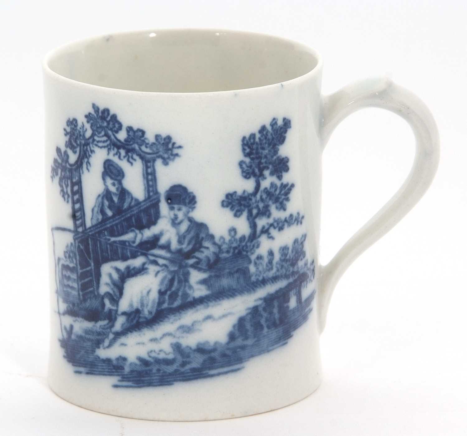 A small 18th Century Caughley mug with prints of La Peche and La Promenade, 8cm high - Image 4 of 5