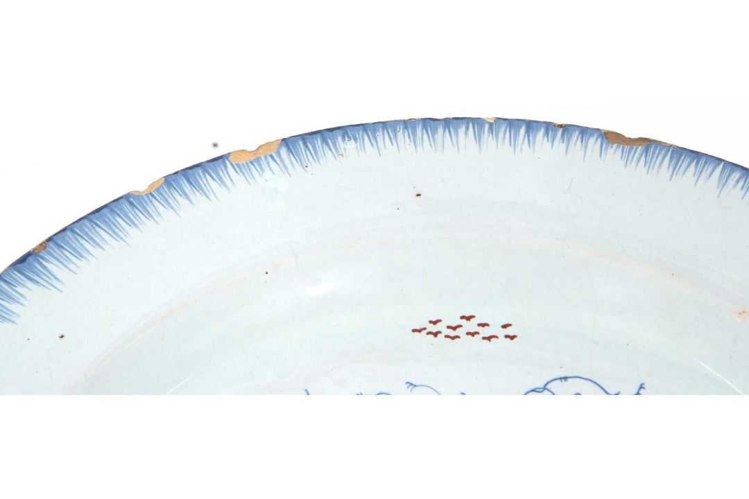 An 18th Century Delft charger with polychrome design, probably Bristol, 33cm diameter - Image 3 of 4