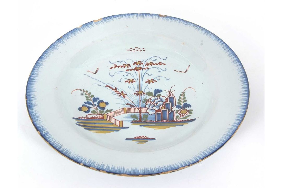 An 18th Century Delft charger with polychrome design, probably Bristol, 33cm diameter - Image 2 of 4